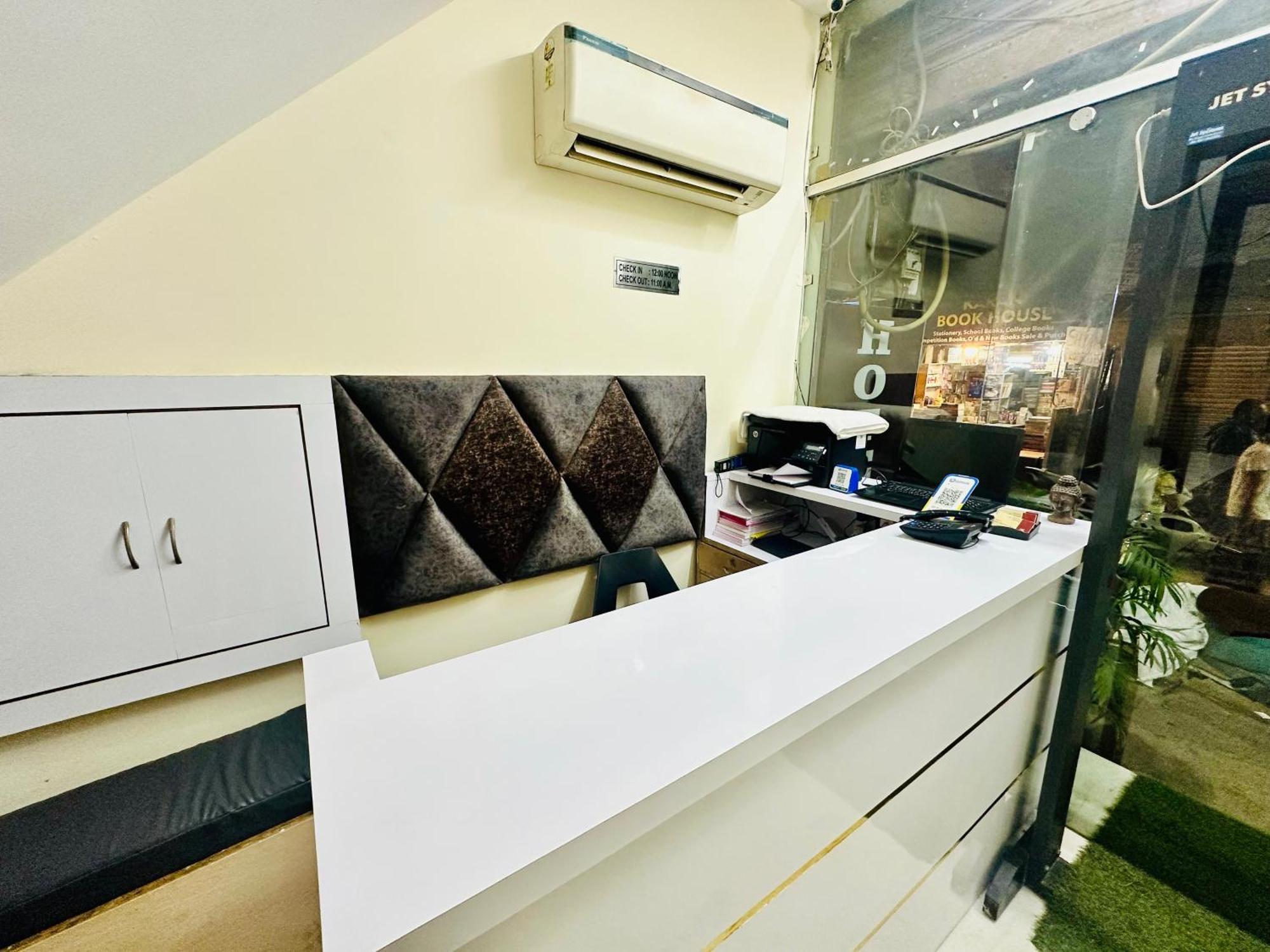 Hotel Bramhaputra Near New Delhi Railway Station Exterior photo